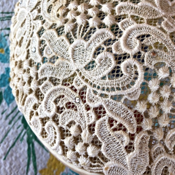 VTG 1950s Off White Lace Hat Calot Style with Antenna OS main image 4